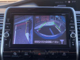 左前タイヤ付近の映像でドライバーの死角を補助。発進低速時の障害物、溝等の確認が出来ます。