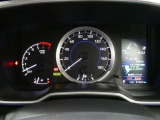 各操作スイッチは使いやすい位置に配置され、とっても見やすいメーターです。夜間時はラグジュアリーな気分にさせてくれる照明が魅力ですので、夜のドライブも楽しみになりますよ♪