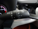 オートライト機能装備です!車外の明るさに応じて、自動的にライトの点灯・消灯をしてくれます♪