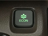 ★ECONスイッチ★ エコドライブを加速しよう!スイッチをONにすると、運転の仕方によるロスを抑え込み燃費をよくするようクルマが頑張ります(*^ー^*)燃費向上にチャレンジ♪