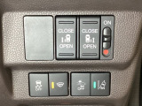 両側電動スライドドアは運転席から操作ができるよう、操作スイッチが付いています。Hondaセンシング用のVSA(ABS+TCS+横滑り抑制)解除と路外逸脱抑制機能のオンオフスイッチなどがあります。