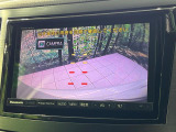 【バックカメラ】駐車時に後方がリアルタイム映像で確認できます。大型商業施設や立体駐車場での駐車時や、夜間のバック時に大活躍!運転スキルに関わらず、今や必須となった装備のひとつです!