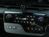 オートエアコン付きなので、温度を設定するだけで車内を快適にしてくれます!