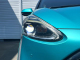 【LEDヘッドライト】悪天候や夜間走行時も良好な視界を確保し安心して運転できる高輝度LEDヘッドライトを装備!点灯速度が早く、消費電力も抑えられています。