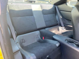 後部座席も気になるようなキズ・汚れやへたり等、大きなダメージはなく、良好な状態です。