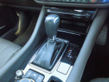 6速オートマはマニュアルモード機能付きです。ステアリングパドルシフトスイッチ付きです。