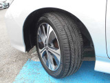 16インチ純正アルミ装着で、タイヤ溝も十分あります!