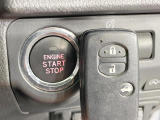 【アクセスキー&プッシュスタート】カバンやポケットに入れたままでもドアの施錠・解錠が可能なスマートキーを装備。エンジンのオン・オフ時もカギを取り出す必要が無く、ボタンをプッシュするだけでOK♪