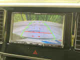 【バックカメラ】駐車時に後方がリアルタイム映像で確認できます。大型商業施設や立体駐車場での駐車時や、夜間のバック時に大活躍!運転スキルに関わらず、今や必須となった装備のひとつです!