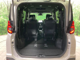 普段のお買い物や通勤、送迎等に十分な荷室スペースを確保しております。セカンドシートを倒すと、大きな荷物の積載も可能です♪