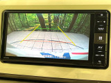 【バックカメラ】駐車時に後方がリアルタイム映像で確認できます。大型商業施設や立体駐車場での駐車時や、夜間のバック時に大活躍!運転スキルに関わらず、今や必須となった装備のひとつです!