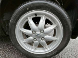 【純正ホイール】外観にマッチした純正アルミホイールを装着しております。