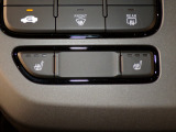 【シートヒーター】シートヒーター装備車です。寒い冬に乗車中とても暖かく快適に移動できます。冷え性の方にピッタリの装備です!