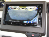 バックをするとき自動でリアの様子が映る『リアカメラ』付き!画面で確認しながらバックができますから安心ですね。でも、目視も大切ですよ!安全第一でお願いします!