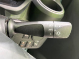 【オートライト】周りの明るさに応じて自動でヘッドライトの点灯・消灯ができる機能です!ライトの付け忘れ・消し忘れなどが無くなり、雨の日や夕方の走行も安心!トンネル通過時も便利ですね♪
