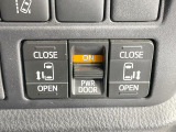 【両側パワースライドドア】スマートキーや運転席のスイッチで後席両側スライドドアの開閉が可能♪電動だから力を入れてドアを開ける必要が無く、小さなお子様でも簡単に開け閉めでき快適です♪