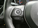 ステアリングスイッチ付き。前方から目を離すことなく操作することが可能です。