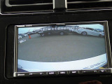 バックカメラ装備しております。駐車時に大変役に立ちますよ。駐車が苦手な方にも便利機能です。