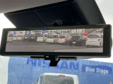 インテリジェント ルームミラー、車両後方のカメラ映像をミラー面に映し出すので、車内の状況や、天候などに影響されずいつでもクリアな後方視界が得られます。