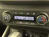 オートエアコン付きなので一度、気温を設定すれば自動的に過ごし易い温度に調整してくれますよ。 車内をいつでも快適空間にしてくれます。