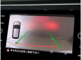 エンブレム内蔵バックカメラ【パークディスタンスコントロールの表示もされます】