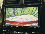 【バックカメラ】駐車時に後方がリアルタイム映像で確認できます。大型商業施設や立体駐車場での駐車時や、夜間のバック時に大活躍!運転スキルに関わらず、今や必須となった装備のひとつです!