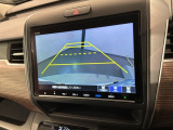 リバースギアに入れるだけで後方の表示へ切り替わります。夜間や雨の日の駐車も楽になりますよ。