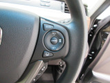 Hondaセンシングの機能のひとつ、アダプティブクルーズコントロール付!アクセルから足を離しても設定したスピードと前車との車間を保ち走行してくれます!車線維持もアシスト☆高速道路で疲労軽減ですね☆