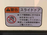 見た目が大事!な外装はぴかっとキレイに磨いており、経年のくすみもよみがえっております。ヘッドライトやドア周辺を磨く際にはマスキングテープを使用して保護しながら丁寧に作業をしております。