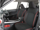 長時間の運転も疲れにくいフロントシート!体をしっかり支えてくれて運転がしやすい形状です!!後部座席もゆったり座れて足元のスペースも広々!ドライブの際は全員が窮屈な思いをせずにお楽しみいただけます!