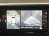 【アラウンドビューモニター】車を上から見下ろしているかのような映像で周囲の状況がひと目で確認、狭い駐車場に駐車するときも安心です♪
