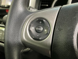 ステアリングにオーディオ操作スイッチが付いています。オーディオ画面に直接タッチしなくても操作が出来ますので、運転に集中できます。