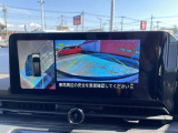 車を真上から見ているように、周囲の状況を把握しながら安心して駐車が行えるアラウンドビューモニター装備!
