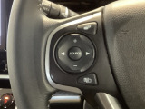ステアリングにオーディオ操作スイッチが付いています。オーディオ画面に直接タッチしなくても操作が出来ますので、運転に集中できます。