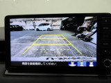 バックカメラの画像です。ガイドラインがスムースな車庫入れをサポートいたします。車庫入れの安心感がアップしますね。