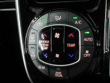 オートエアコン装備。希望の温度を設定すると、風量を自動で調整してくれます!