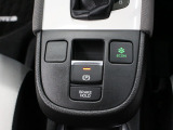 【電子パーキングブレーキ】電子制御のパーキングブレーキと、信号待ちや渋滞に便利なオートブレーキホールドを装備しております。ブレーキペダルから足を離しても自動的に停車状態を保持してくれる便利な機能です