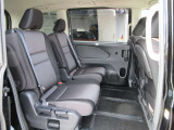 後部座席も気になるようなキズ・汚れやへたり等、大きなダメージはなく、良好な状態です。しっかりとクリーニング整備をしご納車いたします。