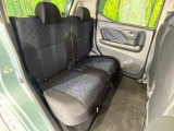 後部座席も気になるようなキズ・汚れやへたり等、大きなダメージはなく、良好な状態です。