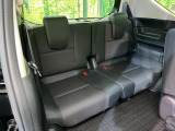 3列目シートはもちろん状態良好☆大人でもゆったりと座って頂けますので、大人数でのお出かけもラクラクです♪ご家族で、気の知れた仲間で、ドライブに行くのが楽しみですね♪