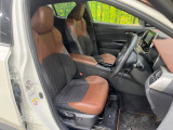 運転席シート廻りは使用感も少なく、良好な状態となっています。前オーナー様が丁寧に使っていたことがよくわかりますね。