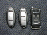 ポケットやカバンに入れたままドアの開閉ができるインテリジェントキーです純正エンジンスターターも付いています