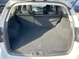 ラゲッジルームは、大容量のスペースを確保。普段のお買い物からレジャーまで、幅広く活躍してくれます!また、リアシートを倒すことでバリエーション豊かにお使いいただけます。