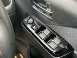 全席パワーウィンドウとなっています。運転席はオートになっているのでワンタッチ開閉することが出来ます。