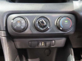 エアコンは操作性の良いダイヤル式です。