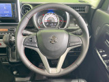 【純正革巻きステアリング】上質な革を使用することで、手にしっかり馴染みとても運転しやすいハンドルです♪