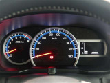 とっても見やすいメーターです。夜間時はラグジュアリーな気分にさせてくれる照明が魅力ですので、夜のドライブも楽しみになりますよ♪