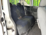後部座席も気になるようなキズ・汚れやへたり等、大きなダメージはなく、良好な状態です。
