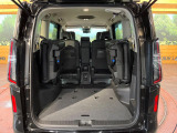 後席を格納すると、これだけの広さが!シーンに合わせたシートアレンジで、大きな荷物も積むことが出来ます♪