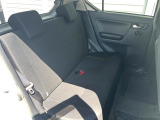後部座席も気になるようなキズ・汚れやへたり等、大きなダメージはなく、良好な状態です。